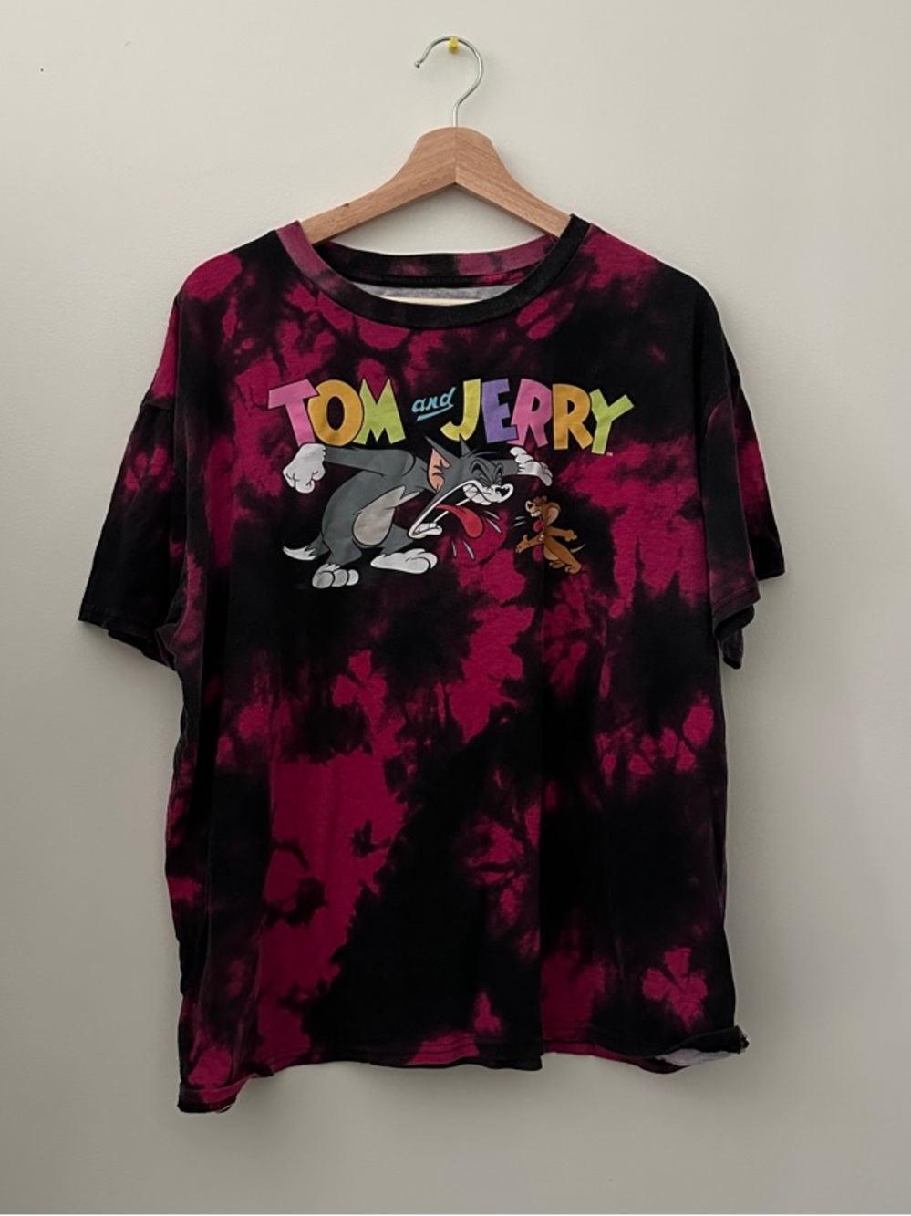 Tom and Jerry Tie-Dye Graphic Tee - Black & Magenta
